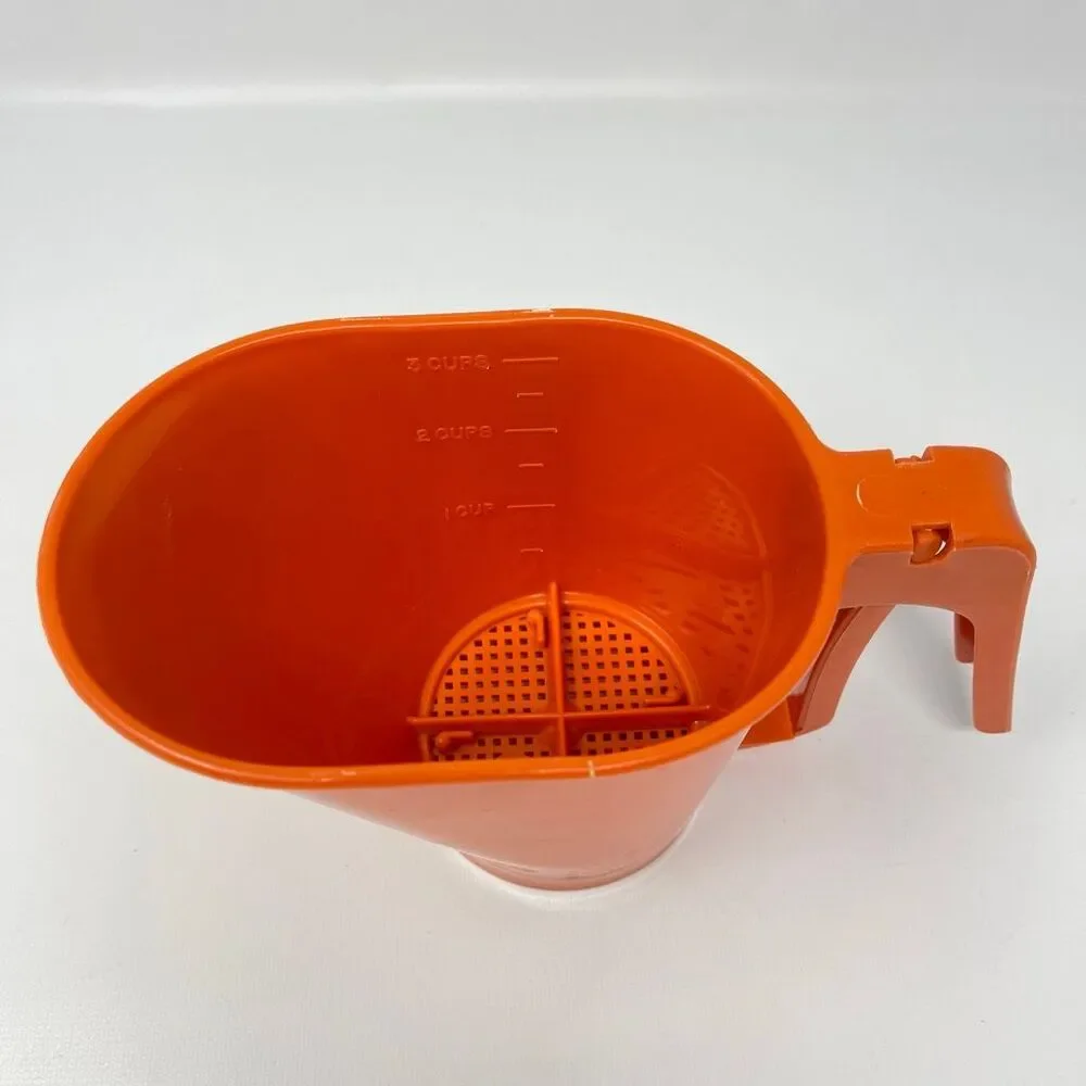 Rubbermaid Flour Sifter 3-Cup Orange Handle Built-In Screen Baking Tool Vintage